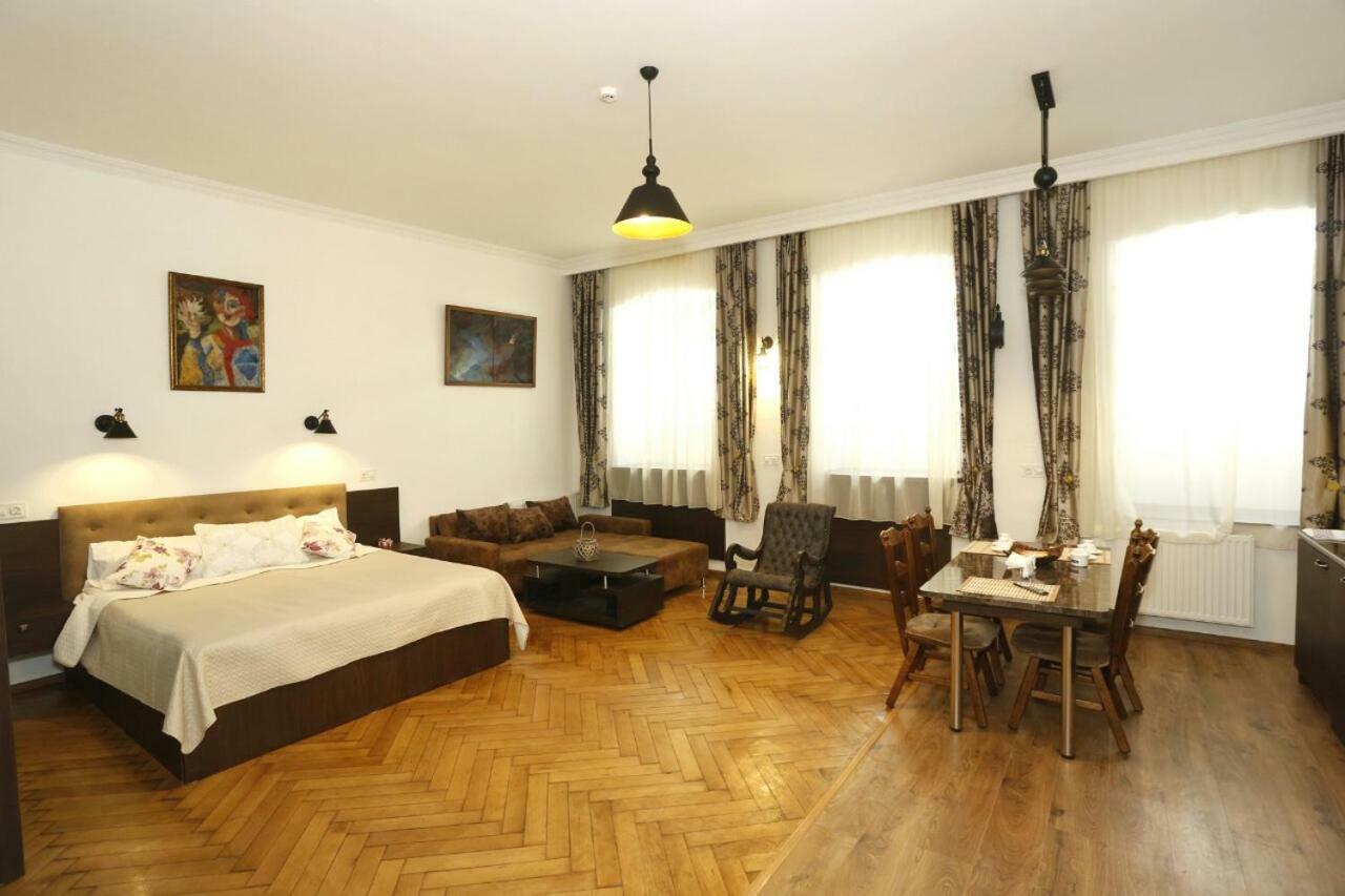 Old - Gold Gala Apartment Tbilisi Exterior photo
